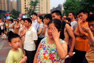 7��23�գ�ɳƺ����Ͽ�㳡������𷼺���ʦ�ĸ����¼����ֳ�����������Ȼ����