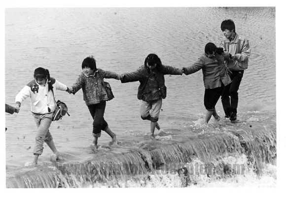 为了救学生,这位老师的人生停止在这里