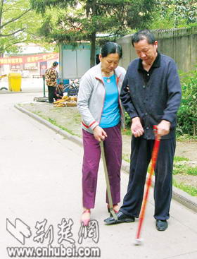 �����չ�ֲ�����ɷ�3��